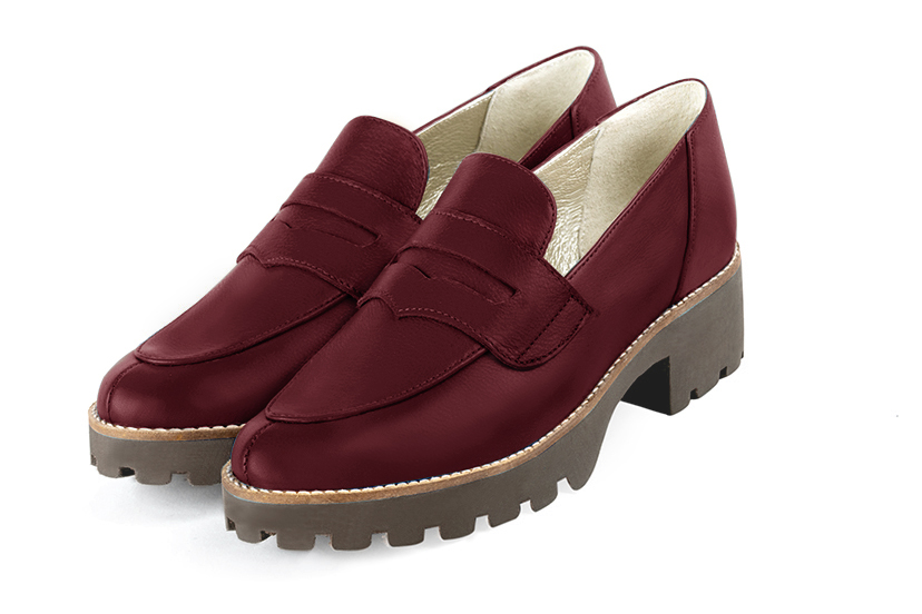 Burgundy red women's casual loafers. Round toe. Low rubber soles. Front view - Florence KOOIJMAN